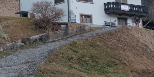 1735904583701 