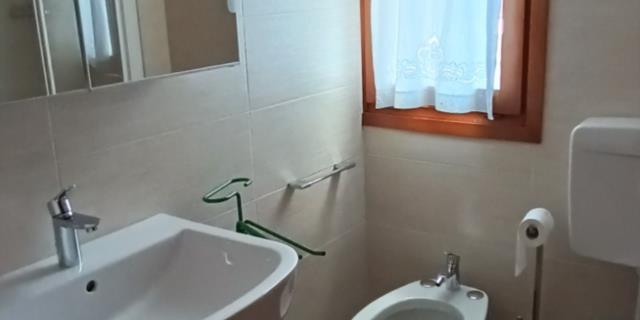 1738761606164 